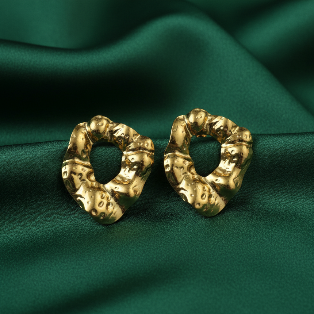 Hammered Gold Open Heart Studs – Forest Green Silk