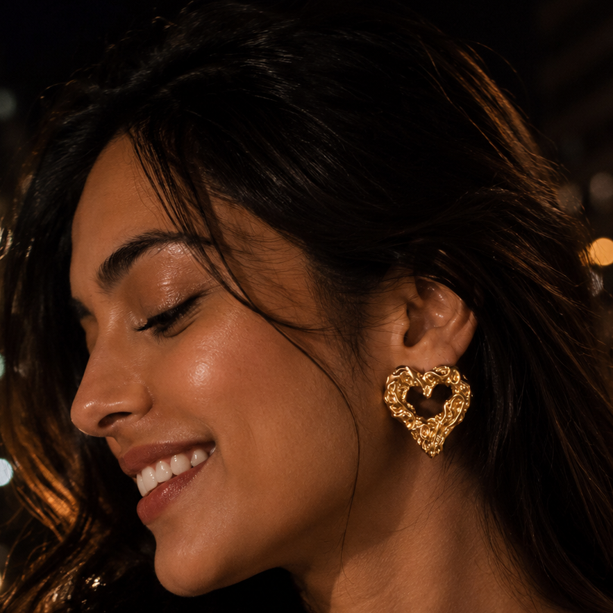Dazzling hearts gold drops