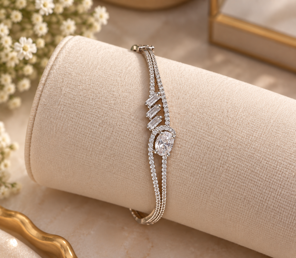 Serene solitaire bracelet