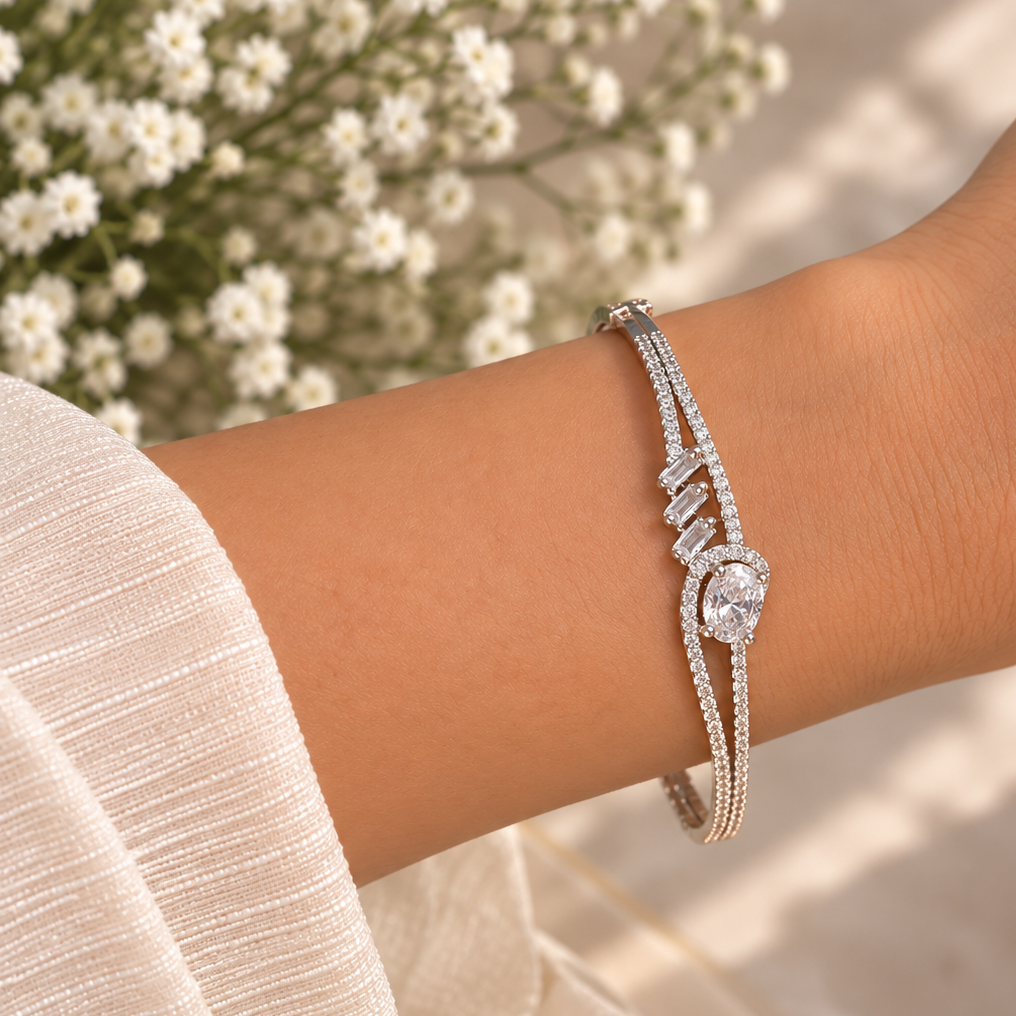 Serene solitaire bracelet