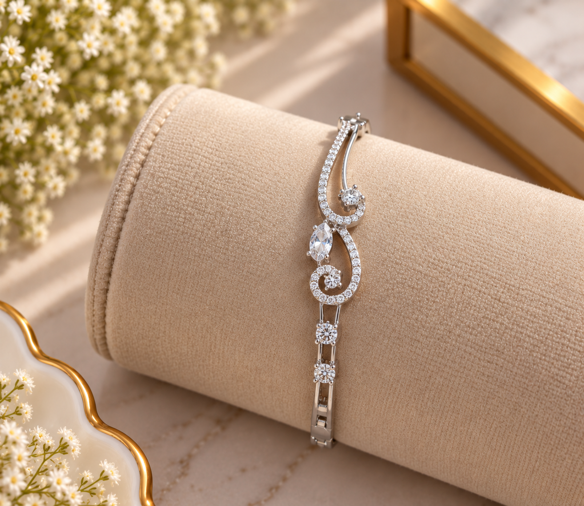 Diana Solitaire Swirl bracelet