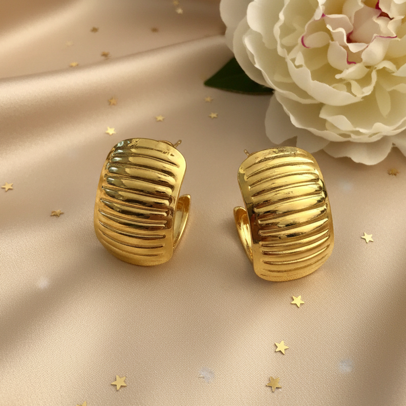 Chunky Gold Ribbed Rectangular Hoops – Champagne Silk Glamour